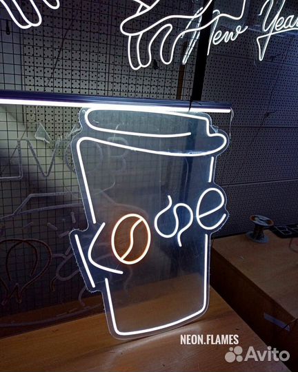 Не заказывайте неоновую вывеску