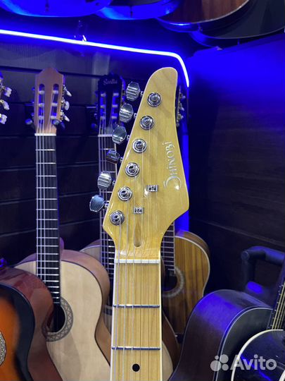 Электрогитара Stratocaster + Комбоусилитель 10вт