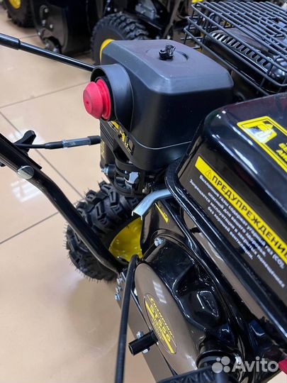 Снегоуборщик бензиновый Champion ST556