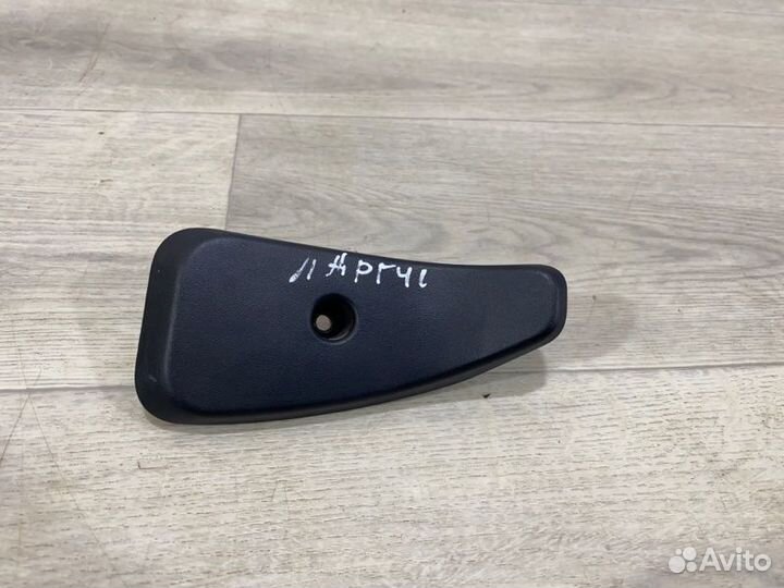 Ручка двери багажника правая LADA Largus универсал