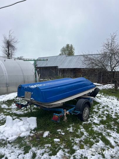 Моторная лодка с мотором