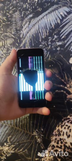 iPhone SE, 32 ГБ