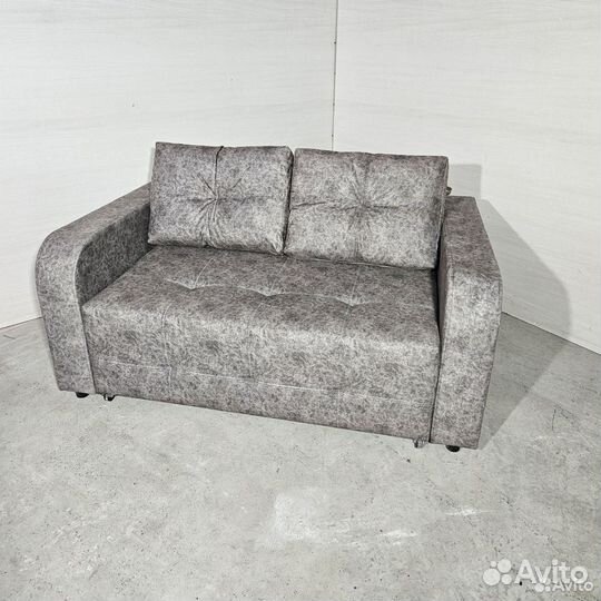 Небольшой диван