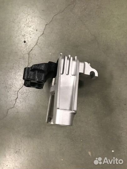 Опора двигателя правая SX11 1077062400