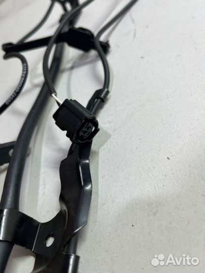 Датчик abs передний правый Toyota Camry V70/V75