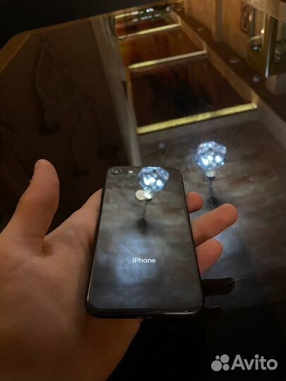 iPhone 8, 64 ГБ