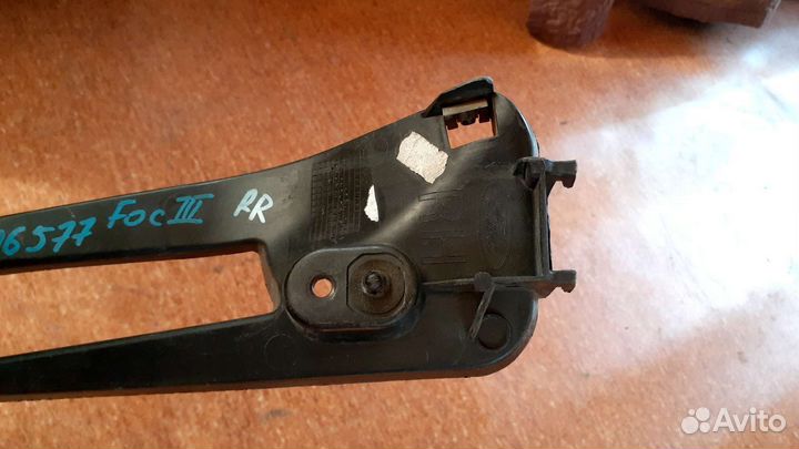 Крепление двери багажника правая Ford Focus 3