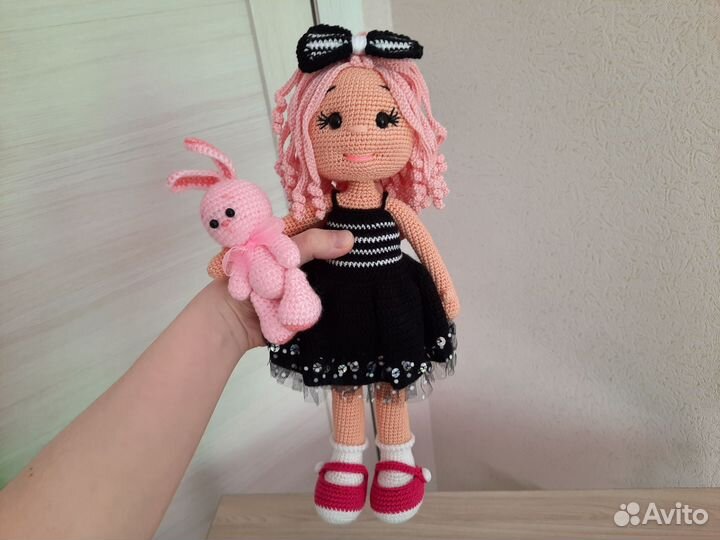 Вязаная кукла ручной работы