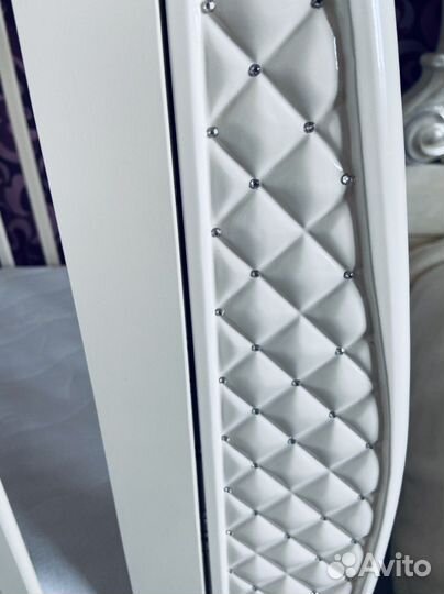 Детская кроватка с маятником