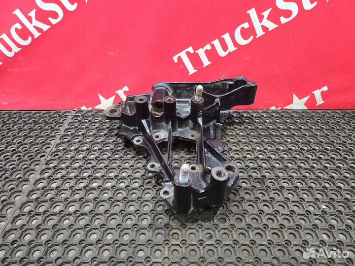 Кронштейн буксировочный левый Volvo FH