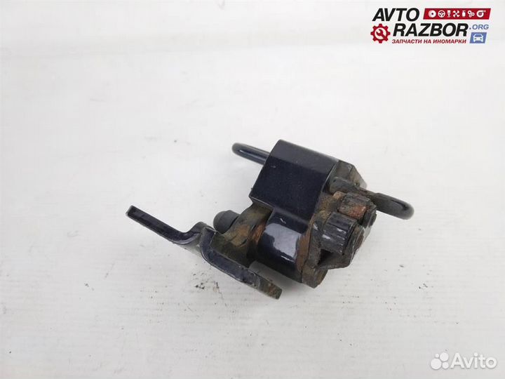 Петля двери VW Passat (B6) 2005-2010