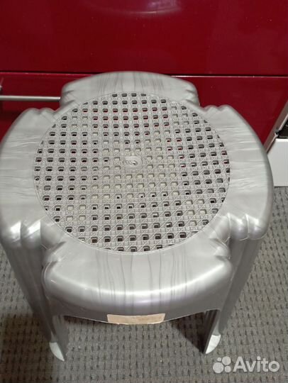 Пластиковые табуретки