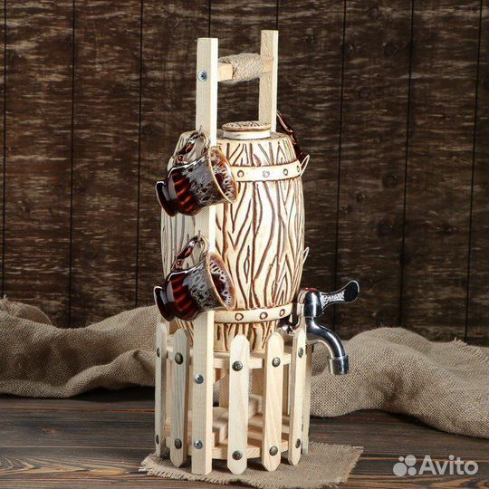 Бочонок для пива - вина с рюмками 