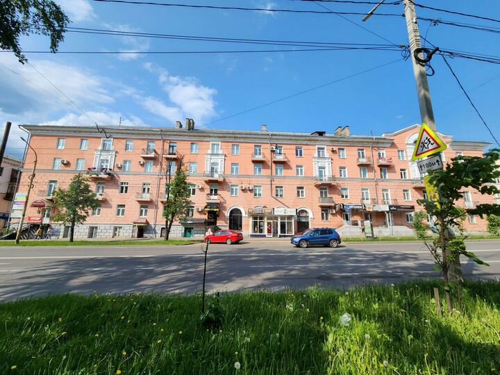 4-к. квартира, 102,7 м², 1/4 эт.