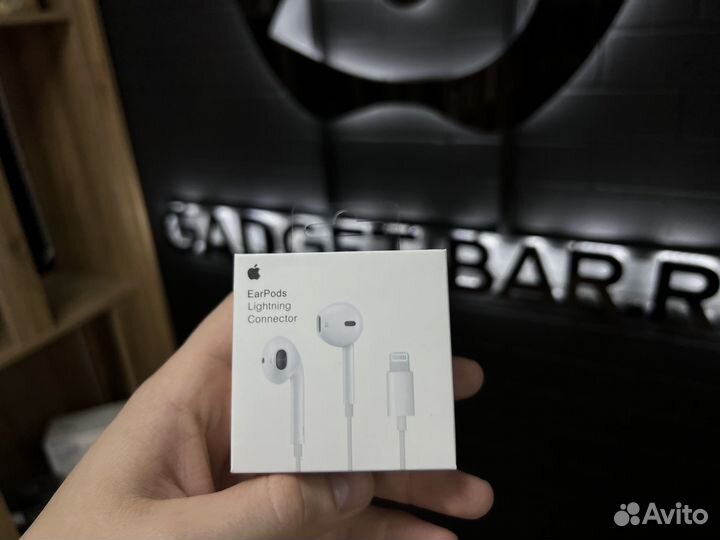 Новые наушники EarPods с разъемом Lightning