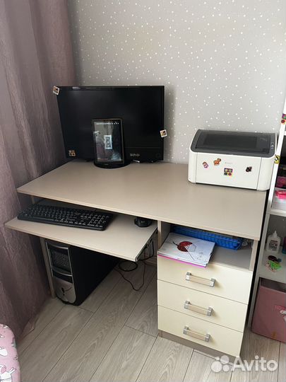 Компьютерный стол