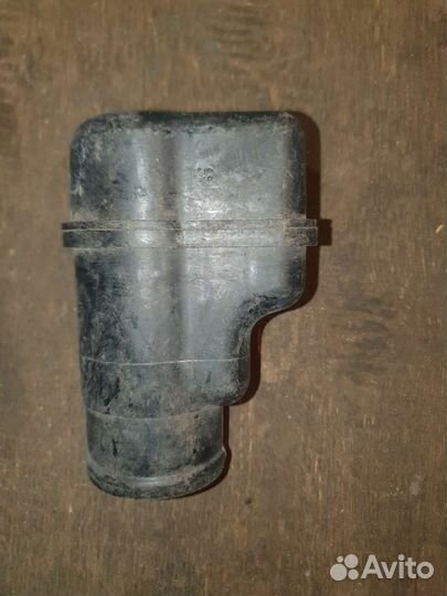 Патрубок воздушного фильтра Mitsubishi Pajero Io