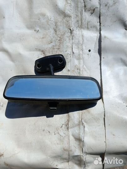Зеркало заднего вида