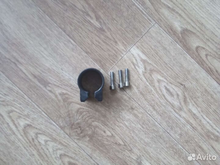 Зажим для трюкового самоката