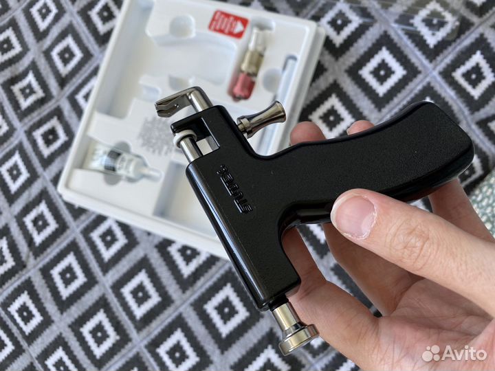 Пистолет для прокалывания ушей