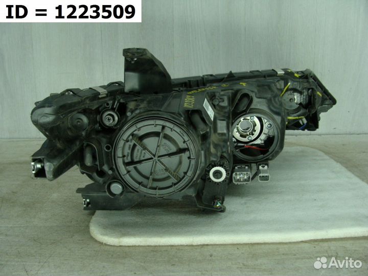 Фара левая Mitsubishi Outlander