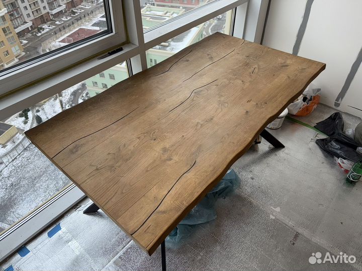 Стол из дерева