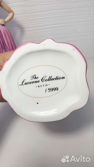 Фарфоровая статуэтка Дама