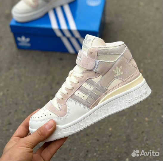 Кроссовки adidas, женские. Осенние