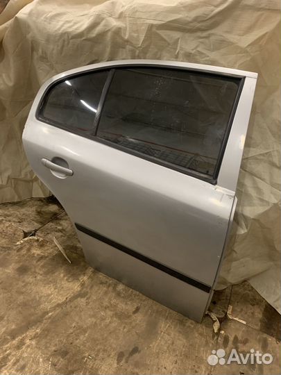 Задняя дверь skoda octavia