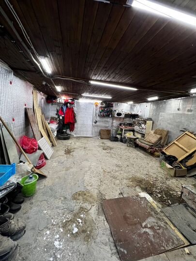 Гараж, > 30 м²