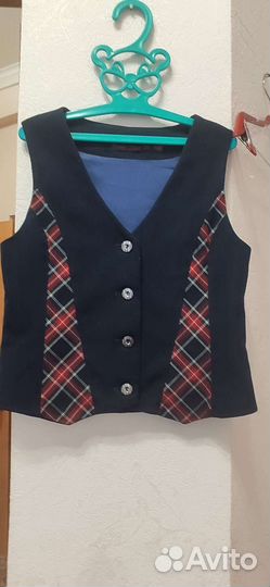 Юбка школьная в клетку 134,жилет 140, бомбер 128