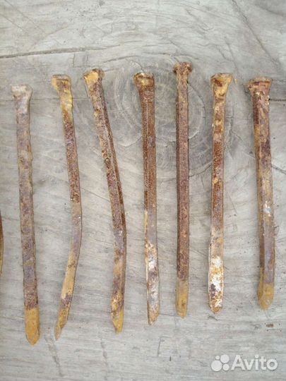 Гвозди кованные старинные