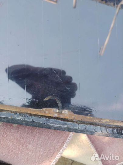 Заднее стекло на заднюю дверь