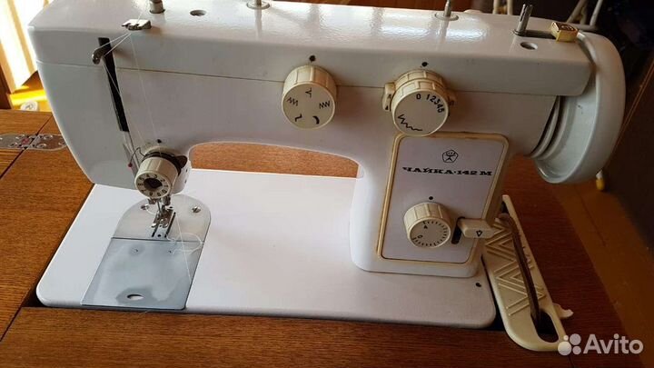 Швейная машина чайка 142м