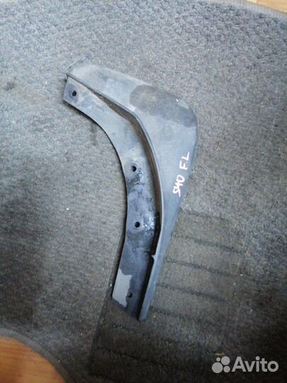 Брызговик передний левый Volvo S40 седан B4204S