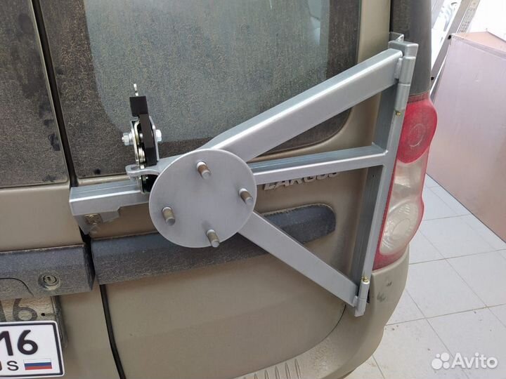 Колпак запаски белый + кронштейн Лада Ларгус