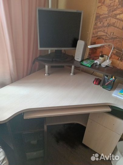 Компьютерный стол