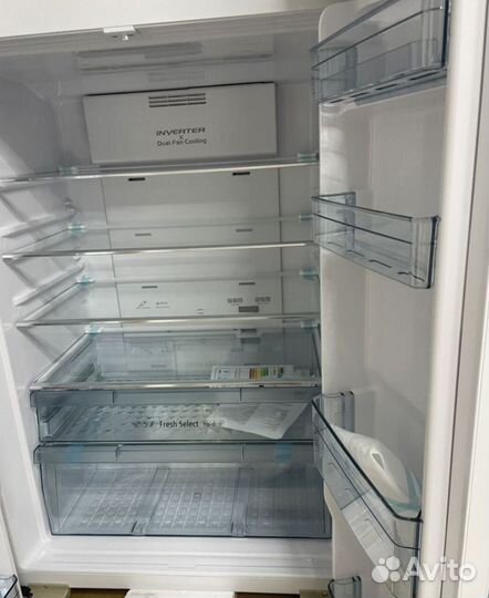 Холoдильник двуxкaмеpный Нitасhi