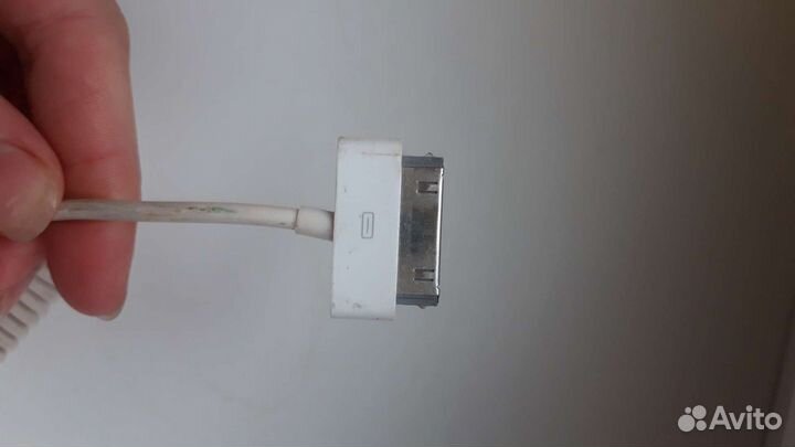 Автомобильная зарядка для iPhone 4