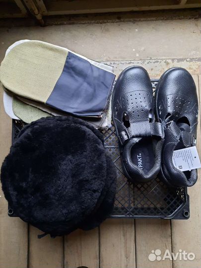 Рабочая обувь и рукавицы