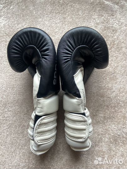 Боксерские перчатки adidas hybrid 300