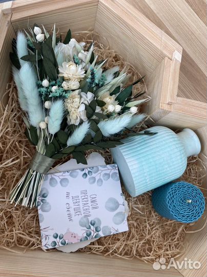 Букет из сухоцветов в вазе