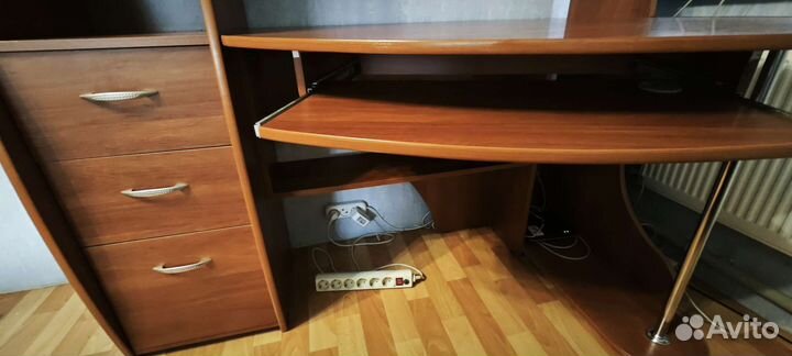 Компьютерный стол