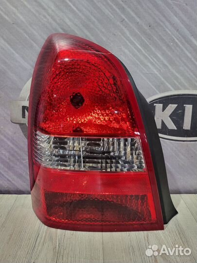 Фонарь задний Nissan primera P12 Лев