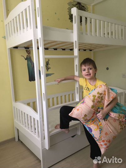 Двухъярусная кровать 