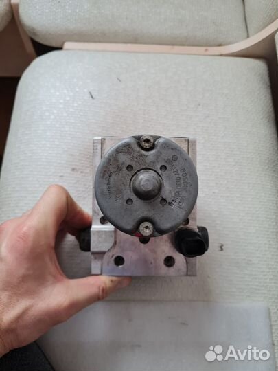 Блок abs subaru 27596ag000 насос