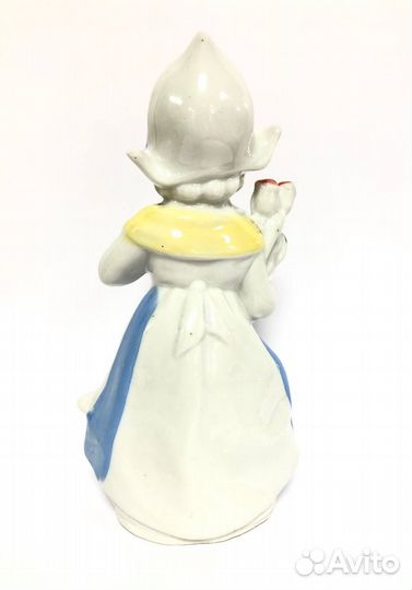 Фигура Девочка с книгой. С цветами. Сысерть Фарфор