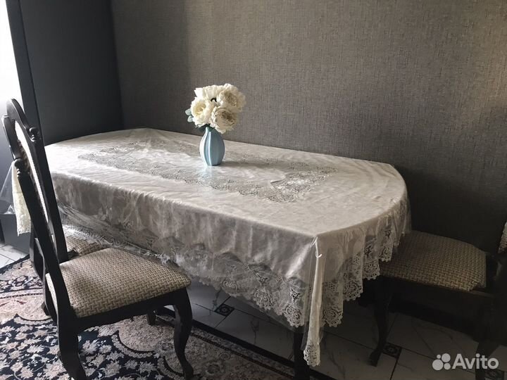 Стол и стулья