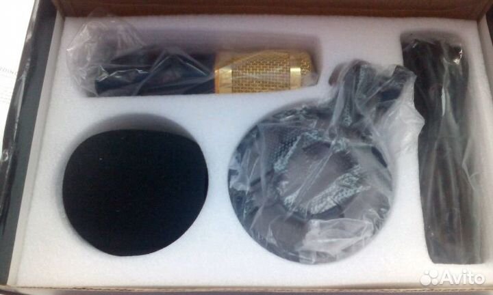 Студийный микрофон новый в коробке