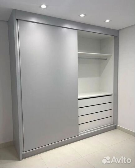 Шкаф купе с зеркалом